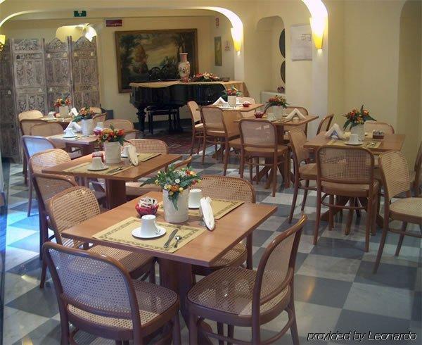 Hotel Novecento Rome Restoran foto